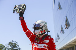 Yarış galibi Sebastian Vettel, Ferrari, Parc Ferme