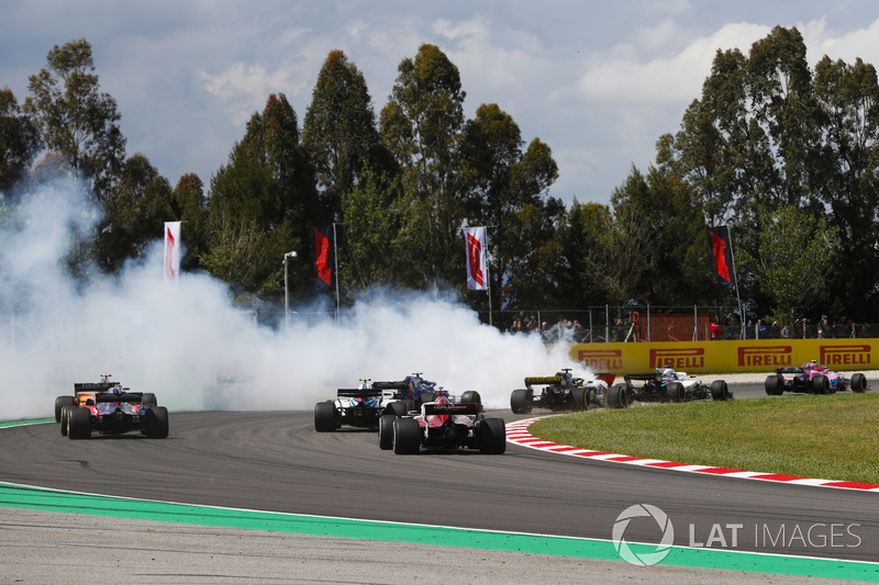 Авария: Ромен Грожан, Haas F1 Team VF-18, Нико Хюлькенберг, Renault Sport F1 Team RS18, и Пьер Гасли, Toro Rosso STR13