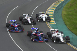 Маркус Эрикссон, Alfa Romeo Sauber C37, Брендон Хартли и Пьер Гасли, Scuderia Toro Rosso STR13, Сергей Сироткин, Williams FW41, Шарль Леклер, Alfa Romeo Sauber C37