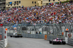 Nico Hulkenberg, Renault Sport F1 Team R.S. 18, Esteban Ocon, Force India VJM11