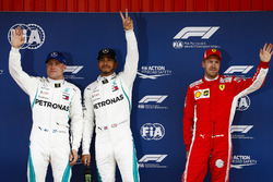 Pole: Lewis Hamilton, Mercedes AMG F1 ve Valtteri Bottas, Mercedes AMG F1, ve Sebastian Vettel, Ferrari