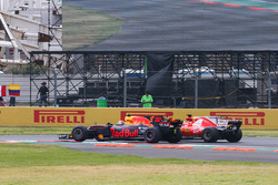 Max Verstappen, Red Bull Racing RB13, Sebastian Vettel, Ferrari SF70H, battle hard at the start of t