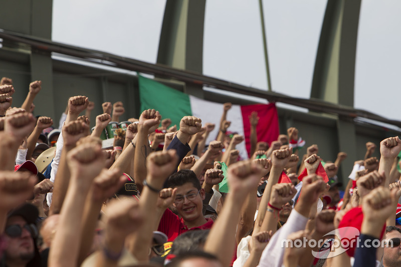 Fans Fuerza México vuelta 19