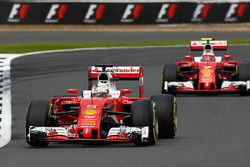 Себастьян Феттель, Ferrari SF16-H попереду Кімі Райкконена, Ferrari SF16-H