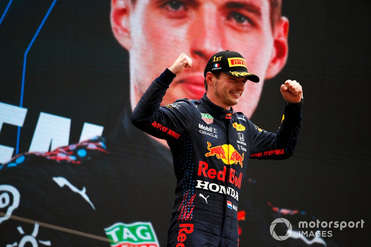 Max Verstappen, Red Bull Racing, merayakan kemenangannya di podium F1 GP Prancis 2021