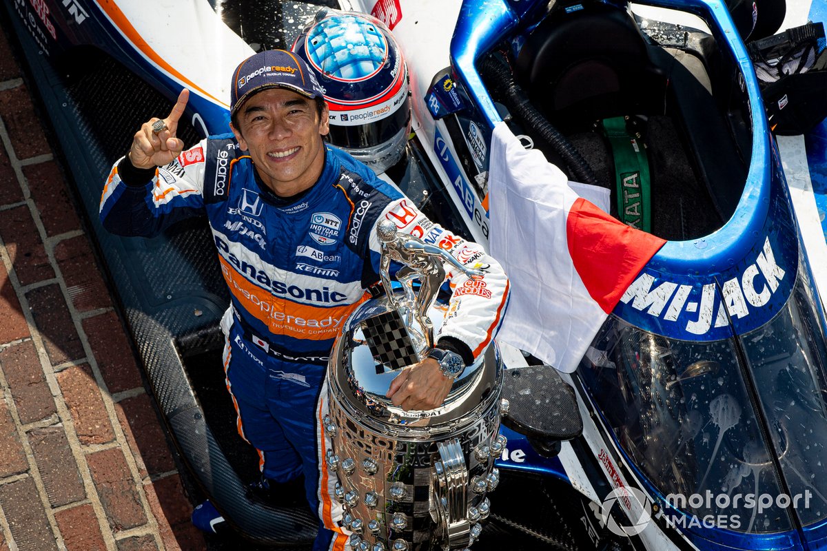 Takuma Sato, Rahal Letterman Lanigan Racing Honda, saat memenangi Indy 500 2020.