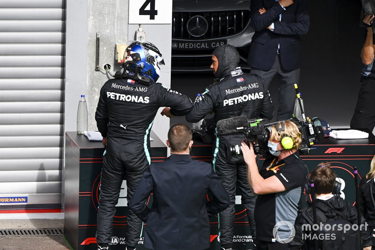 Valtteri Bottas, Mercedes-AMG F1 and Poile Sitter Lewis Hamilton, Mercedes-AMG F1 celebrate in Parc Ferme