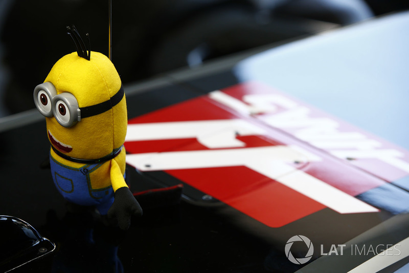 Посіпака на Haas F1 Team VF-17 Кевіна Магнуссена