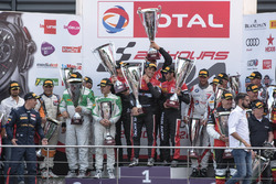 AM-Cup-Podium: 1. #888 Kessel Racing Ferrari 488 GT3: Jacques Duyver, Marco Zanuttini, David Perel,