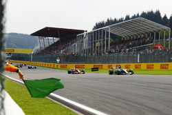 Marshals wave a green flag for a safety car restart. Lewis Hamilton, Mercedes AMG F1 W08, Sebastian Vettel, Ferrari SF70H, Valtteri Bottas, Mercedes AMG F1 W08, Daniel Ricciardo, Red Bull Racing RB13 and Kimi Raikkonen, Ferrari SF70H