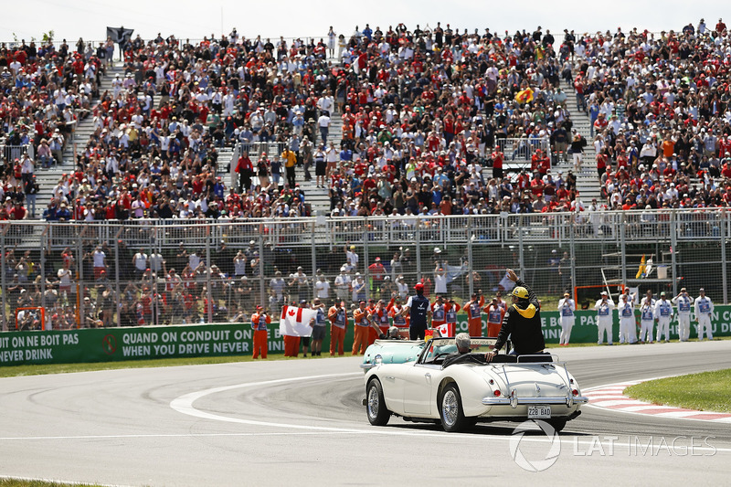 Carlos Sainz Jr., Renault Sport F1 Team, en el drivers parade