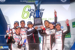 Podyum: Yarış galibi Anthony Davidson, Sébastien Buemi, Kazuki Nakajima, Toyota Gazoo Racing