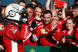 Yarış galibi Sebastian Vettel, Ferrari SF71H, Parc Ferme