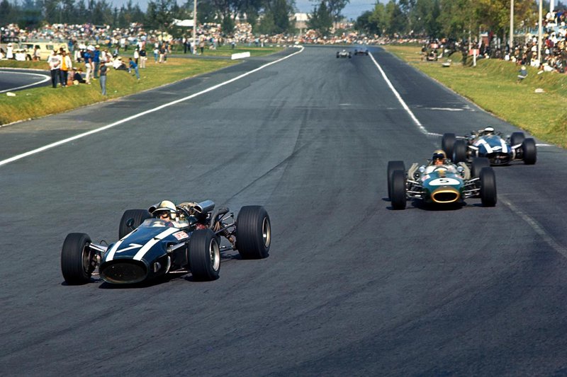 John Surtees, Cooper T81, Jack Brabham, Brabham BT20 en Denny Hulme, Brabham BT20