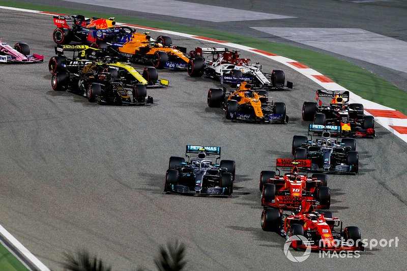 Sebastian Vettel, Ferrari SF90 menant devant Charles Leclerc, Ferrari SF90, en début de course, puis suivi par Valtteri Bottas, Mercedes AMG W10 et Lewis Hamilton, Mercedes AMG F1 W10