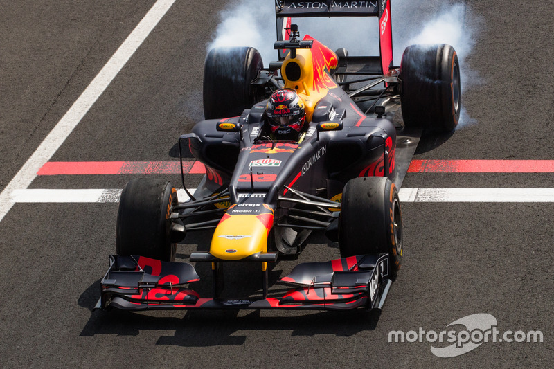 Max Verstappen ve Red Bull RB8