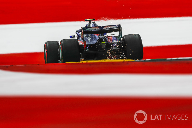 Pierre Gasly, Scuderia Toro Rosso STR13 sparks