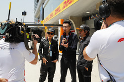 Aktrist Carina Lau ve Fernando Alonso, McLaren
