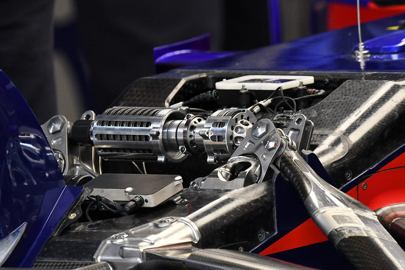 Детали передней подвески Toro Rosso STR13
