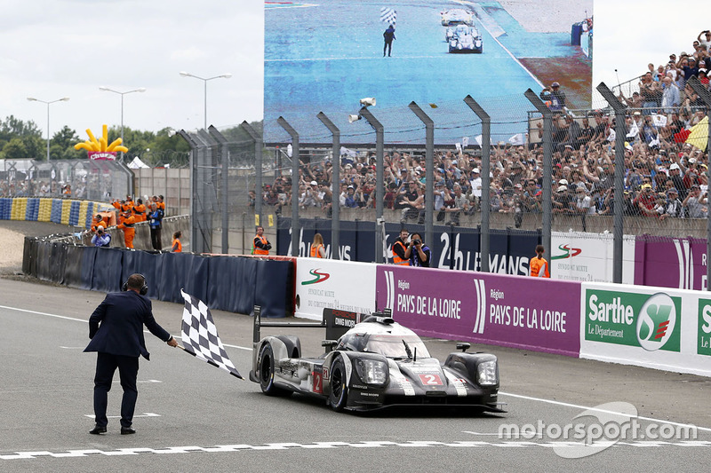 1e: #2 Porsche Team Porsche 919 Hybrid: Romain Dumas, Neel Jani, Marc Lieb winnen