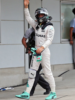 Nico Rosberg, Mercedes AMG F1 festeggia la sua pole position nel parco chiuso