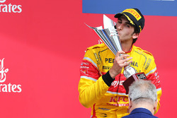 Podio: il secondo classificato Antonio Giovinazzi, Prema Racing