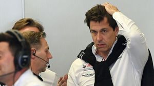 Wolff culpa Ferrari e Red Bull por F1 chata