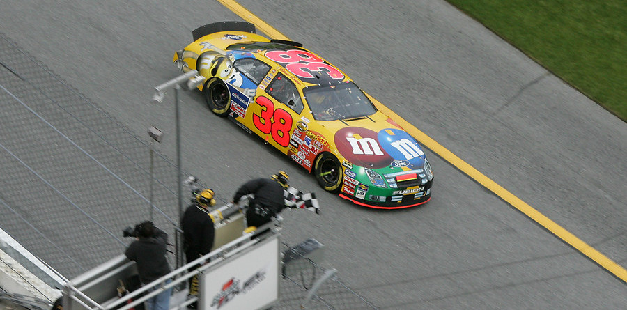 Sadler, Gordon win Duel qualifying races Sadler, Gordon win Duel qualifying races