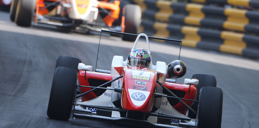 Mortara snatches victory in chaotic qualifying race Mortara snatches victory in chaotic qualifying race