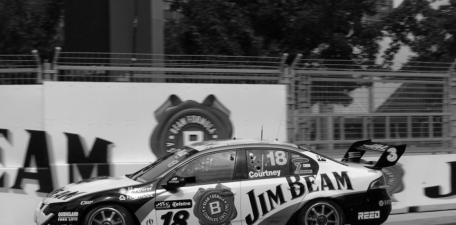 Tander wins Sydney race 1, Whincup scores crown Tander wins Sydney race 1, Whincup scores crown