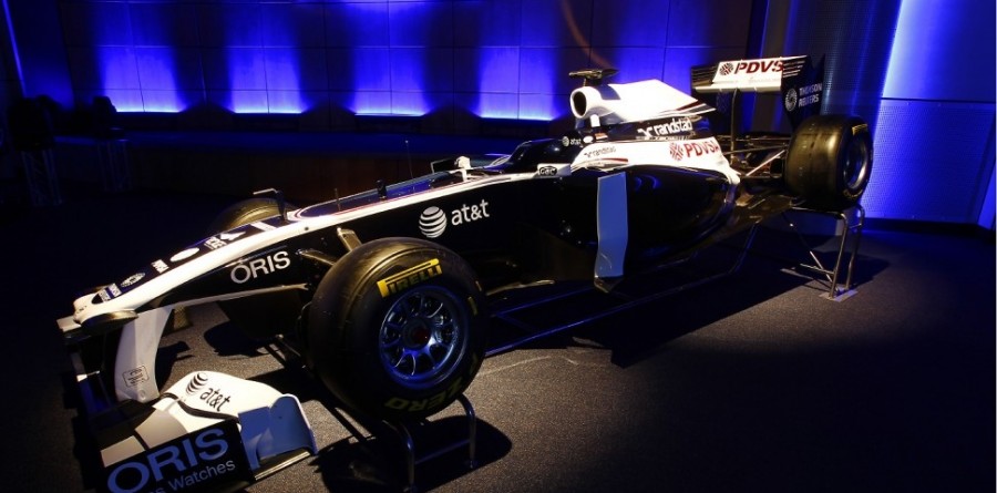 Williams goes online to unveil their 2011 FW33 Williams goes online to unveil their 2011 FW33