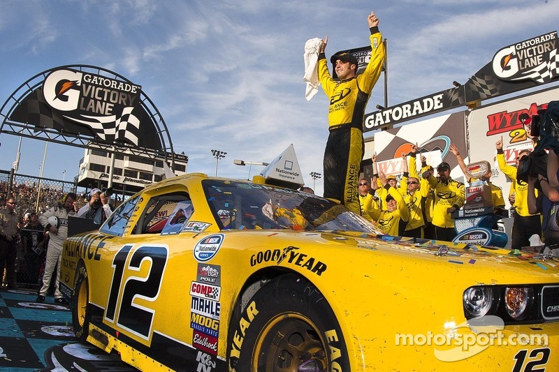 Sam Hornish Jr. gets first series win at Phoenix