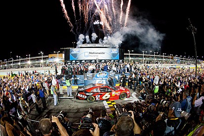 Ricky Stenhouse Jr. wins in Miami second straight championship