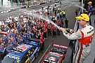 Lowndes wins entertaining first race in Sydney 500 Lowndes wins entertaining first race in Sydney 500