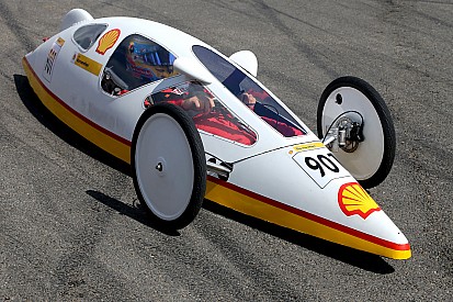 Some of the world’s most energy efficient vehicles are shown to Alonso and Räikkönen