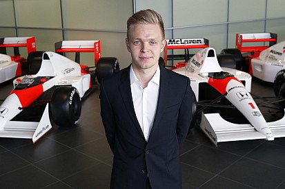 Magnussen no participará en entrenamientos libres en 2015
