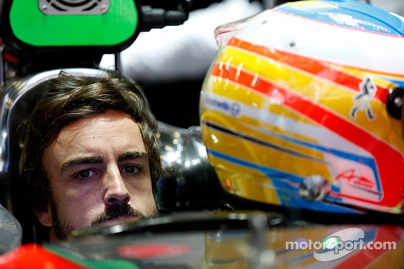 Alonso trabaja duro para volver en Malasia