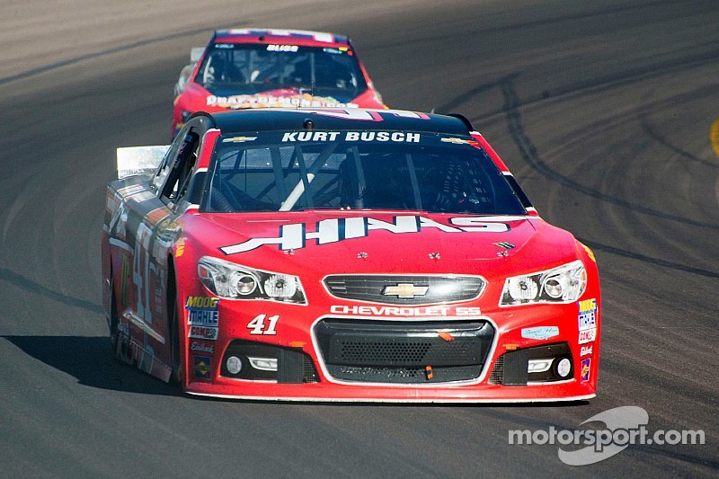 Kurt Busch gana la pole position en Fontana