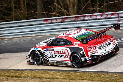 В результате инцидента в гонке VLN на Нюрбургринге погиб зритель