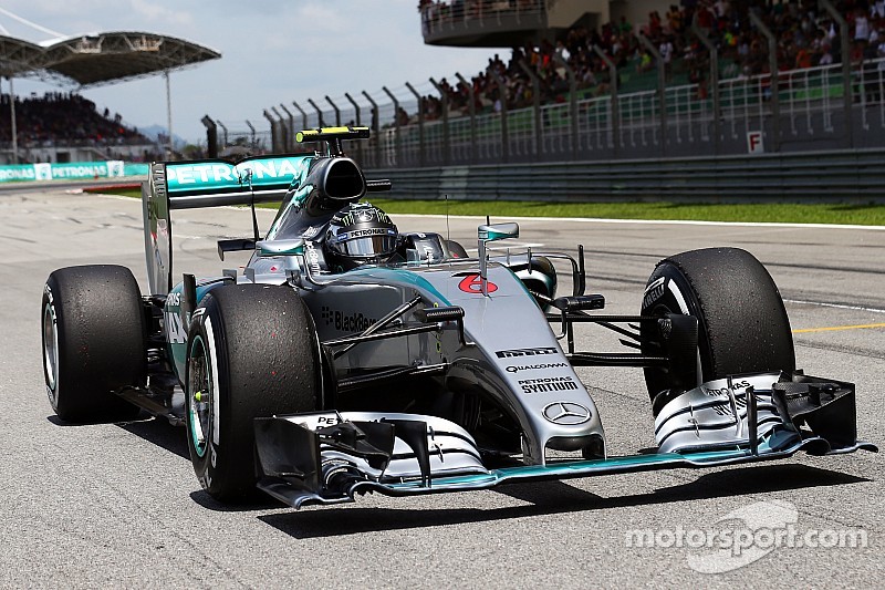 Rosberg loin du duel pour la victoire en Malaisie