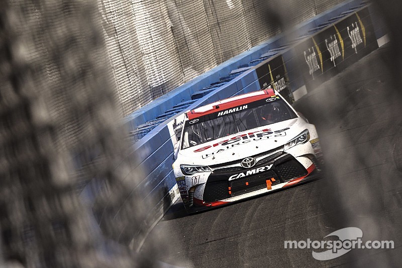 Hamlin se lleva una emocionante tarde en Martinsville