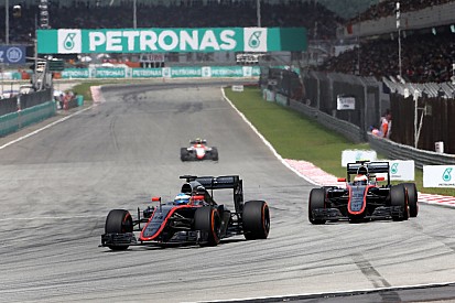 Alonso muestra su preocupación rumbo a Shanghái