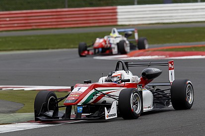 Course 1 - Rosenqvist s'impose sous la pluie de Silverstone