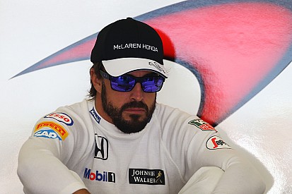 Un "egocéntrico" Alonso fue malo para Ferrari, según Lauda