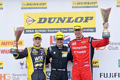 Neal, Plato y Turkington, vencedores en Donington