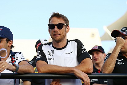 Jenson Button corre y luce en Maratón de Londres