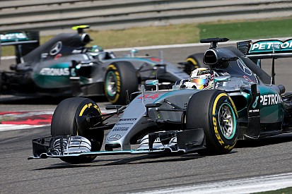 Lauda cree que Rosberg necesita quebrar el impulso de Hamilton