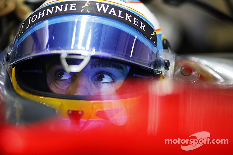 Fernando Alonso alfineta Ferrari: “Nada mudou na performance”