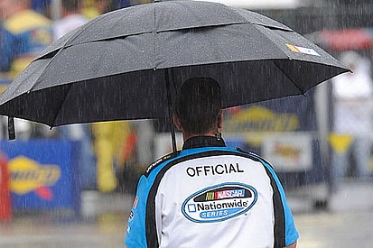 La pioggia colpisce anche a Talladega