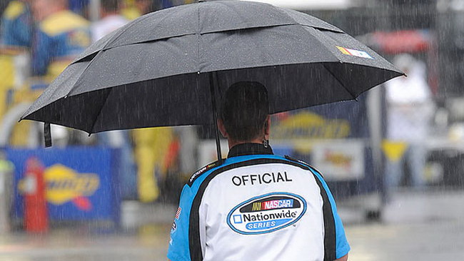 La pioggia colpisce anche a Talladega